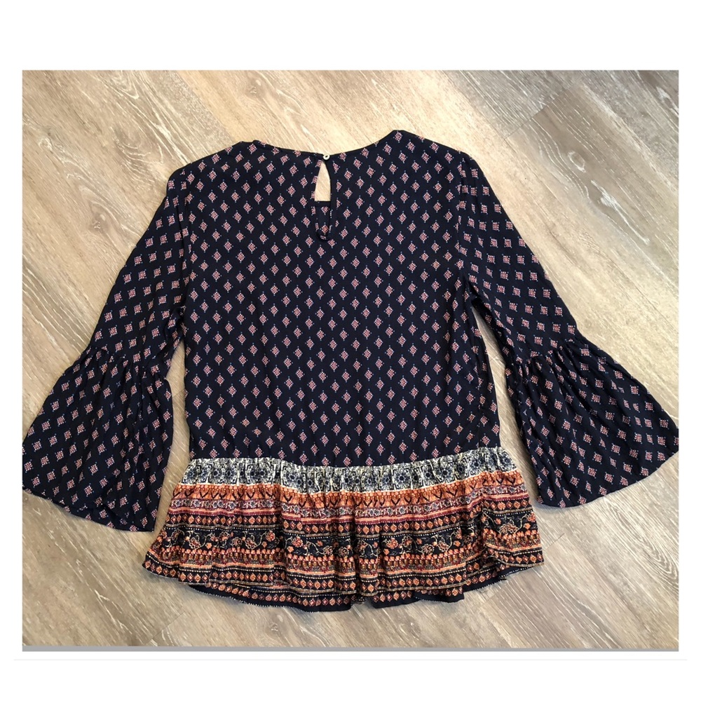 Beach lunch lounge cute bell sleeve top - Picture 3 of 3